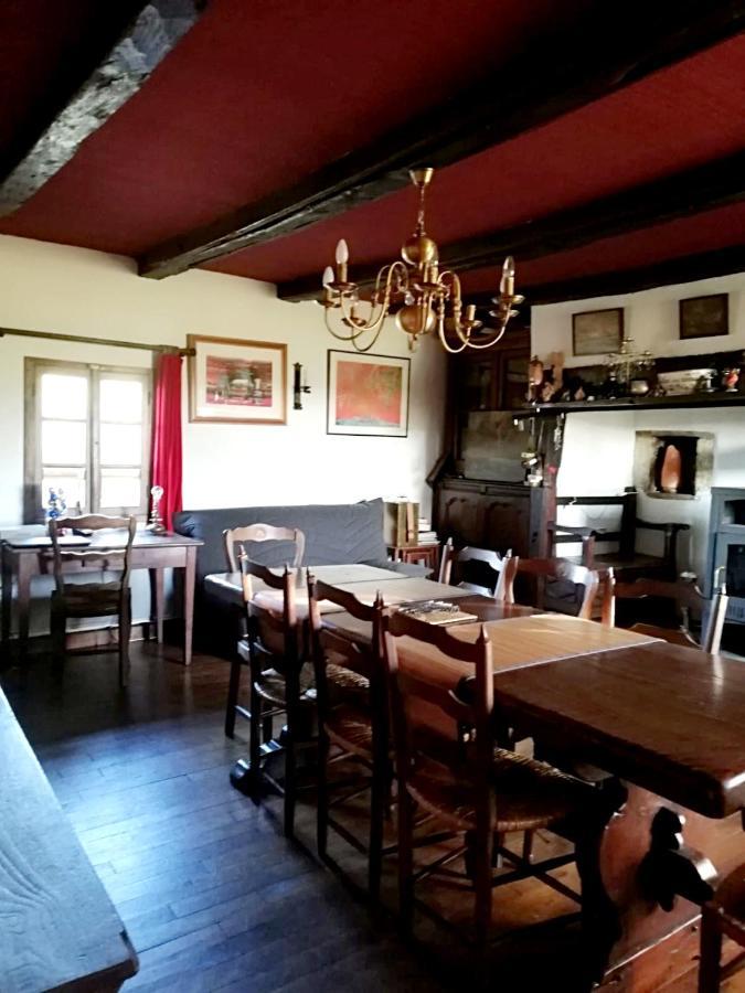 Maison Spacieuse A St Constant Fournoules Avec Jardin Saint-Constant Kültér fotó